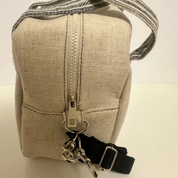 Rae Dunn Lunch box in Cream with the Word "EAT" on the front. NWT - Picture 5 of 6